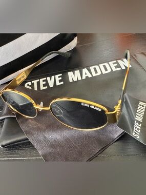 NWT Steve Madden Gold & Black Oval Sunglasses